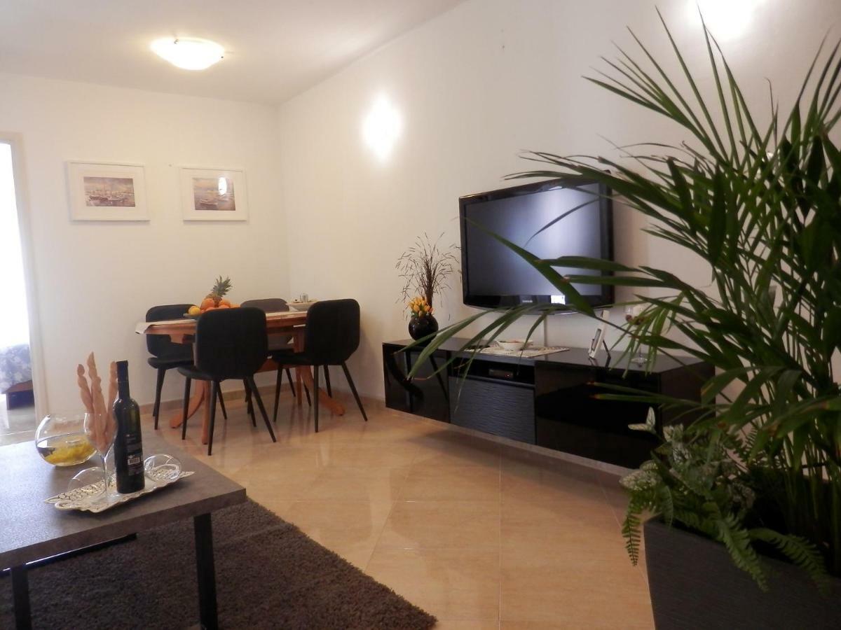 Melody Apartment Пореч Екстер'єр фото